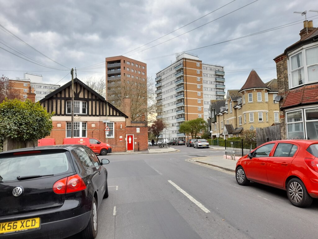 Driving lessons in East Finchley N2