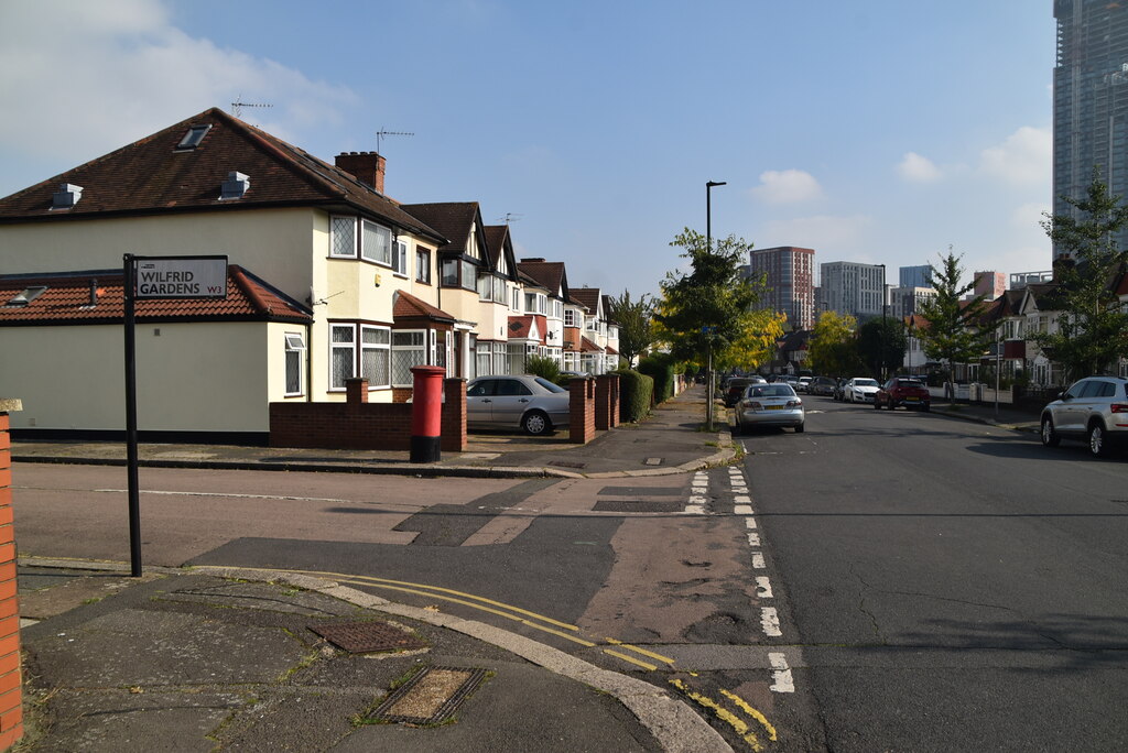 Driving lessons in North Acton W3