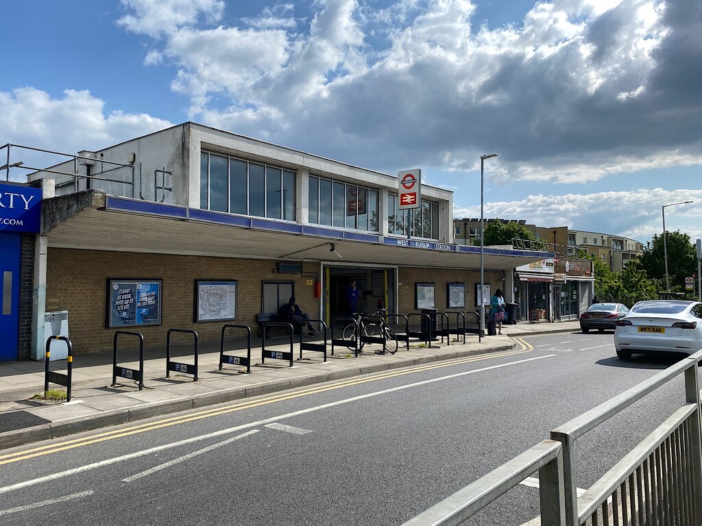 Driving lessons in West Ruislip HA4